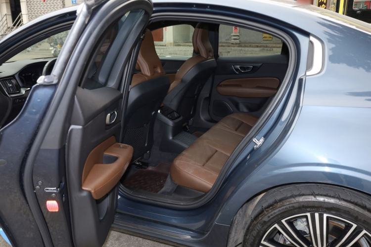 Used Volvo S60 New Energy 2022 T8 eDrive Hybrid All-Wheel Drive Smart Luxury Edition Interior 2