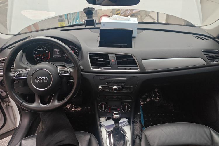 Used Audi Q3 2017 30 TFSI Fashion Model Center Console