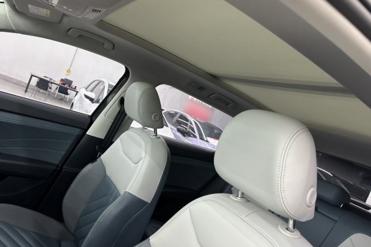 Used Volkswagen Tharu 2024 300TSI Two-Wheel-Drive Full Moon Edition Interior 9