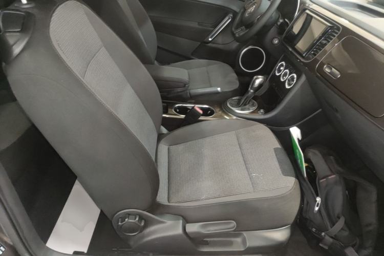 Used Volkswagen Beetle 2015 180TSI model
