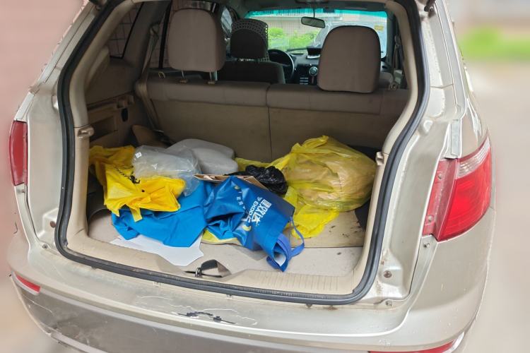 Used Leopaard Feiting 2010 Fashion Edition 1.5L Two-Wheel Drive Comfort Version Trunk