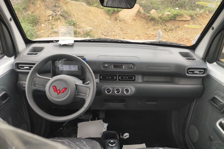 Used Wuling Zhiguang New Energy 2025 Standard Model Center Console