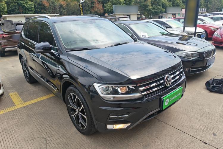 Used Volkswagen Tiguan L 2019 330TSI Automatic Two-Wheel Drive Smart Luxury Version China VI Standard Front Right 45 Deg