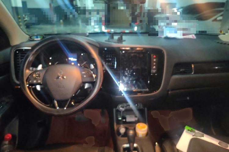 Used Mitsubishi Outlander 2016 2.4L 4x4 Luxury Edition 7-Seater
