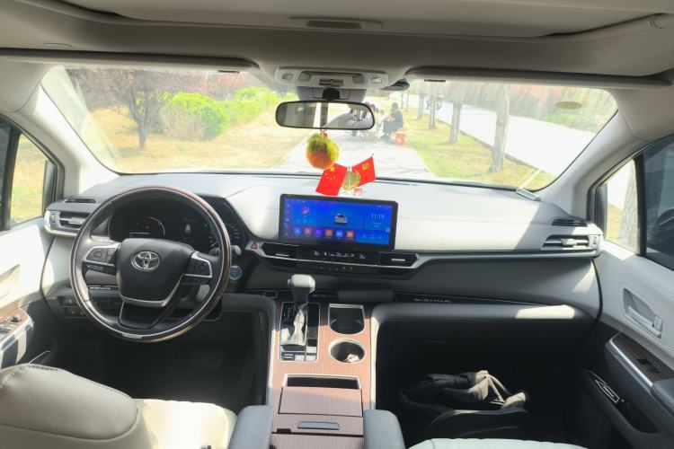 Used Toyota SIENNA 2023 2.5L Hybrid Comfort Edition
