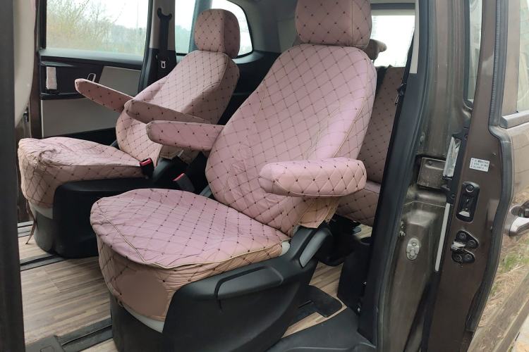 Used Huasong 7 2015 2.0T Automatic Comfort Model Left Rear Seat