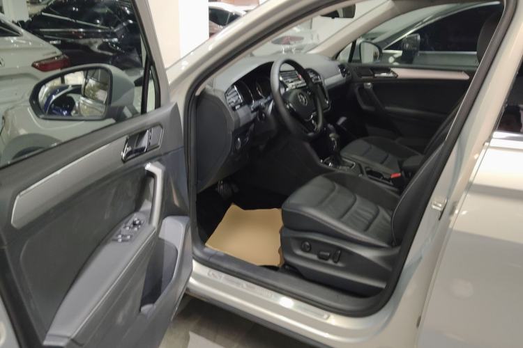 Used Volkswagen Tiguan L 2019 330TSI Automatic Two-Wheel Drive Panoramic Comfort Edition China VI Standard
