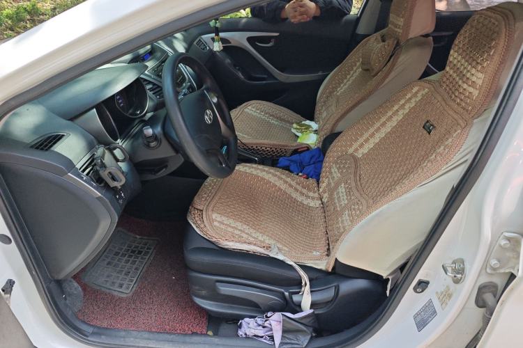 Used Hyundai Elantra (5th Generation / Langdong) 2015 1.6L Automatic Fashion Model