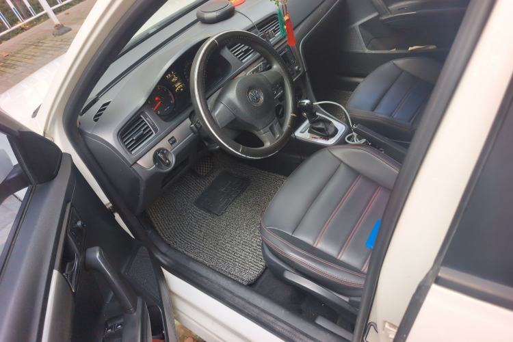 Used Volkswagen Gran Lavida 2013 1.6L Automatic Fashion Model