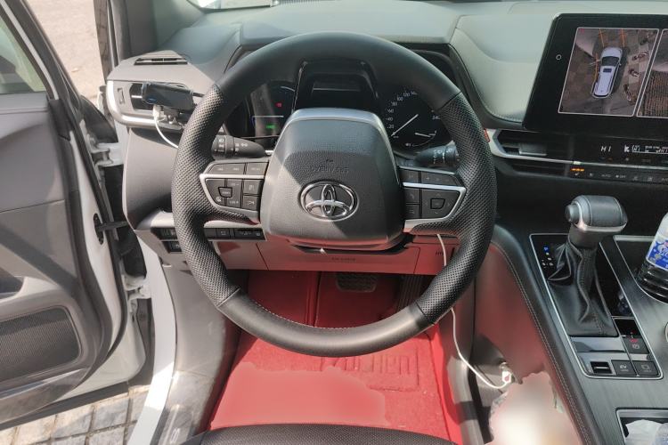Used Toyota SIENNA 2023 2.5L Hybrid Deluxe Edition Steering Wheel