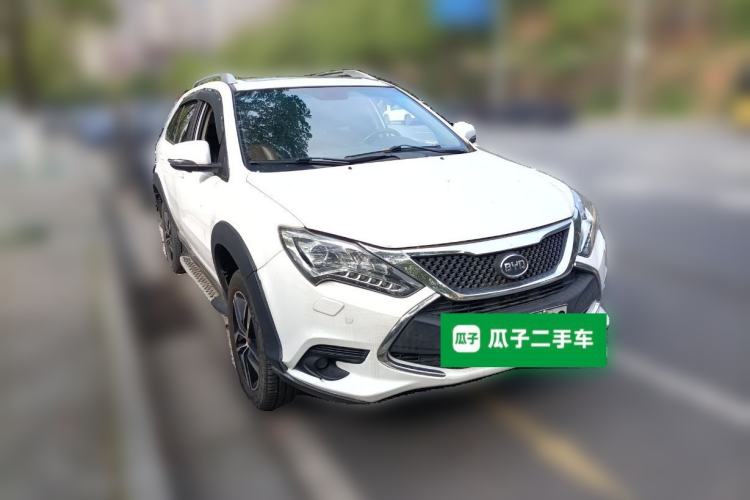 Used BYD Tang New Energy 2015 2.0T Four-Wheel-Drive Flagship Model Front Right 45 Deg