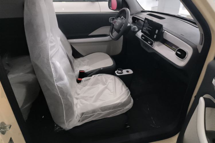 Used Geely Galaxy Panda 2025 210 km – Yuanqi Bear Right Front Seat