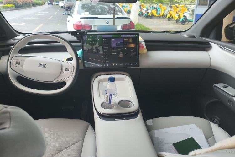 Used XPeng G7 2025 Model—602 Long Range Max Center Console