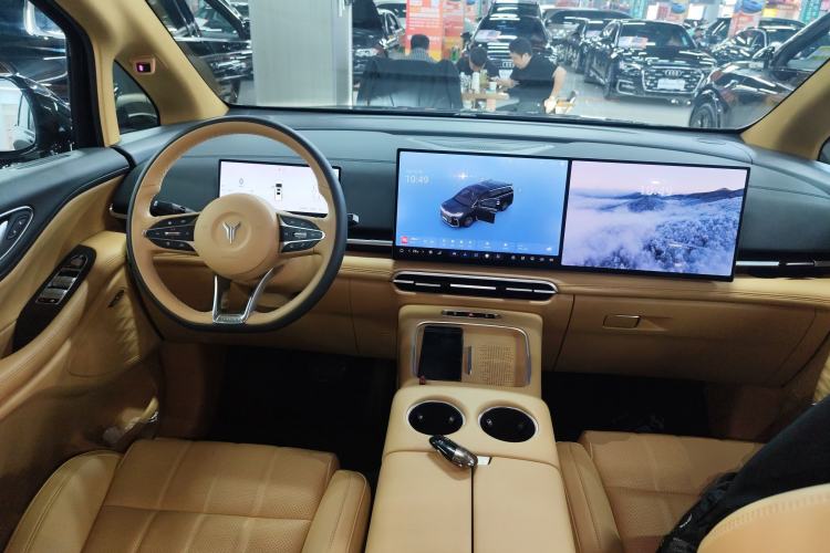 Used VOYAH Dream 2025 PHEV Four-Wheel Drive Excellence Kunpeng Edition Center Console