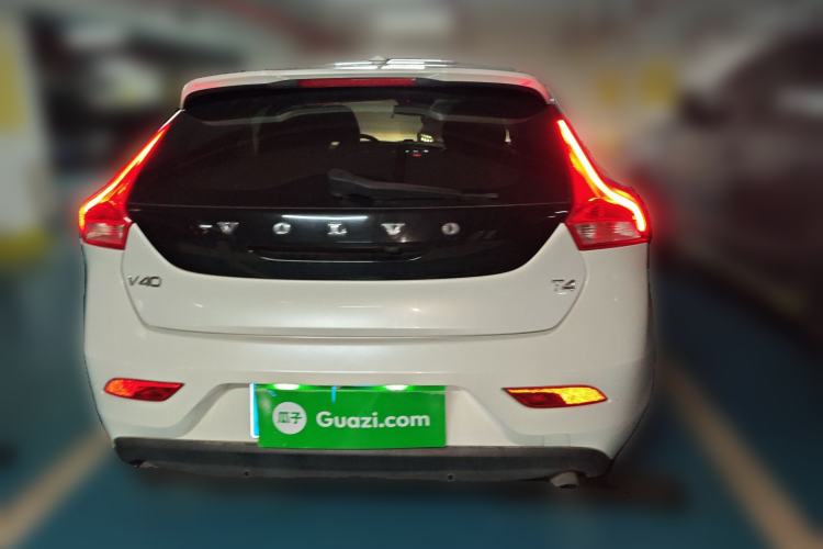 Used Volvo V40 2016 T4 Smart Luxury Edition
