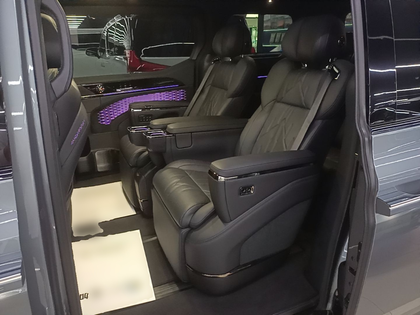 Zeekr 009 2024 Six-Seat Executive Version 4WD 108 kWh — снимка 20