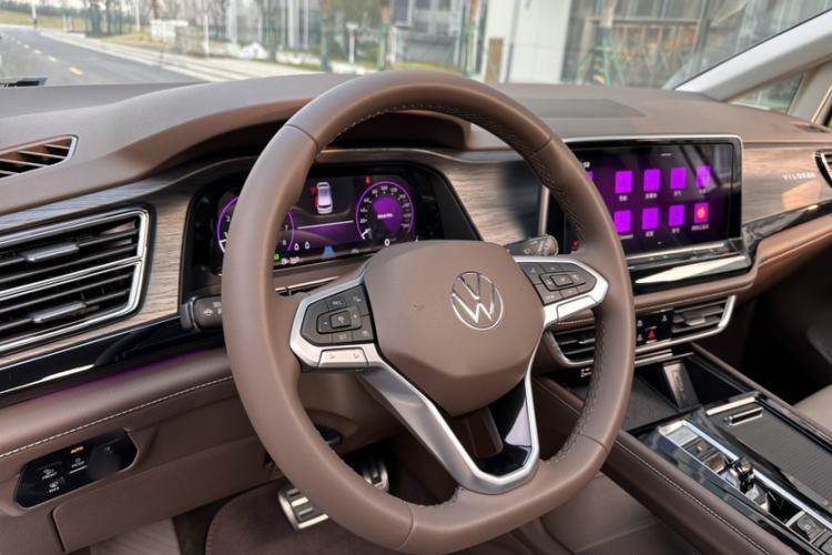 Used Volkswagen Viloran 2024 380TSI Premium Edition
