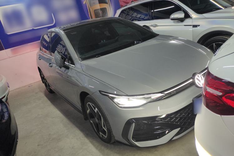 Used Volkswagen Golf 2025 300TSI R-Line
