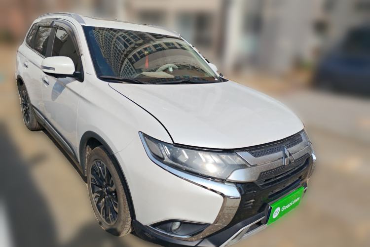 Used Mitsubishi Outlander 2019 2.4L 4x4 Zhi Xiang Edition 7 Seats China VI Standard
