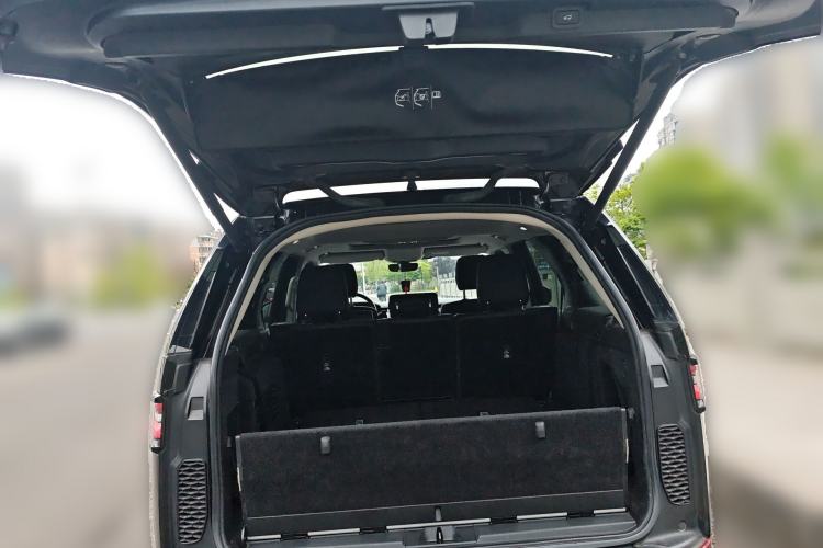 Used Land Rover Discovery 2019 3.0 SC V6 HSE Trunk