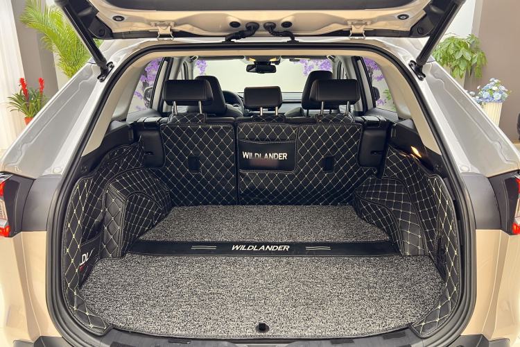 Used Toyota Wildlander 2020 Dual-Engine 2.5L E-CVT Two-Wheel Drive Prestige Edition Interior 7