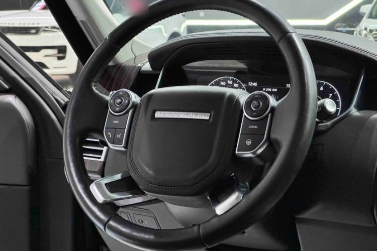 Used Land Rover Range 2017 3.0 SC V6 Vogue Extended Version Interior 3