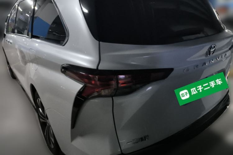 Used Toyota Granvia 2022 2.5L Hybrid Premium Edition