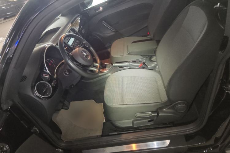 Used Volkswagen Beetle 2015 180TSI model
