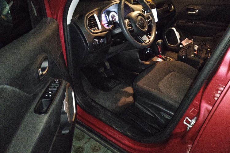 Used Jeep Renegade 2018 Connected Large Screen Version 180T Automatic High-Energy Edition Driver Seat