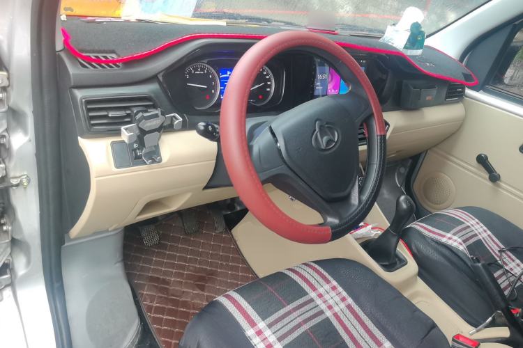 Used CHANGAN KUAYUE Xing V3 2023 1.5L Gasoline Standard Edition 2-Seat Van Center Console