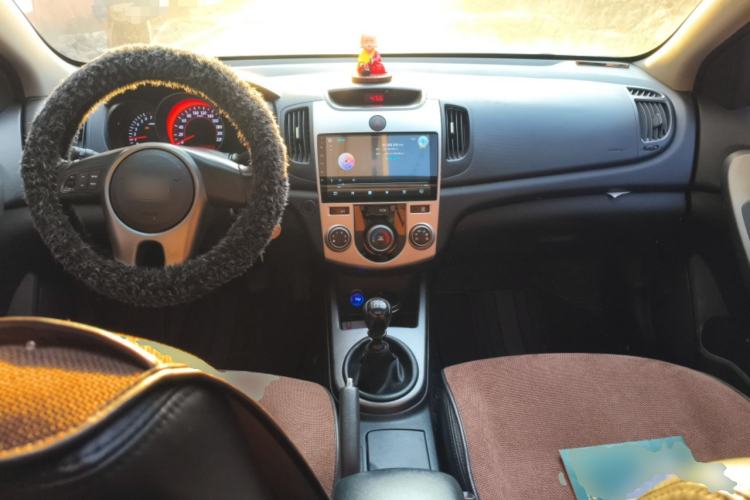 Used Kia Forte 2009 1.6L MT GL Center Console