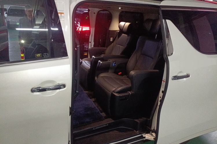 Used Toyota Vellfire 2020 Dual-Engine 2.5L HV Luxury Edition Interior 4