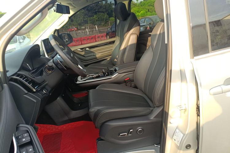 Used SAIC MAXUS G20 2023 Facelifted PLUS 2.0T Gasoline Automatic Luxury Edition
