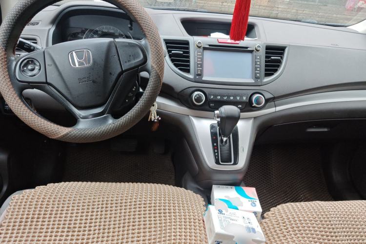 Used Honda CR-V 2012 2.0L two-wheel drive urban version Center Console