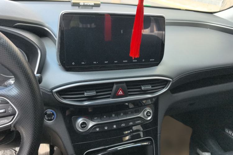 Used Hyundai Santa Fe 2020 380 TGDi Automatic Two-Wheel Drive GLS Luxury Edition Audio And AC Panel