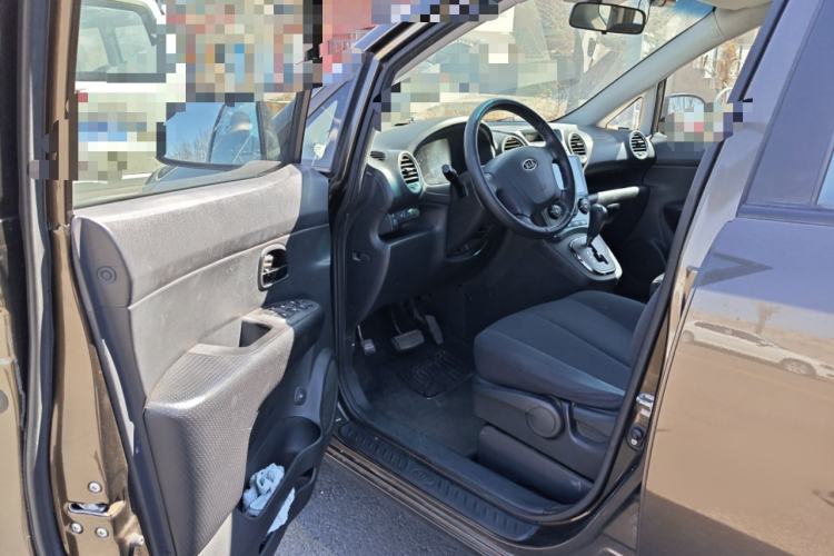 Used Kia Carens 2011 2.0L 7-Seater Automatic Standard Edition
