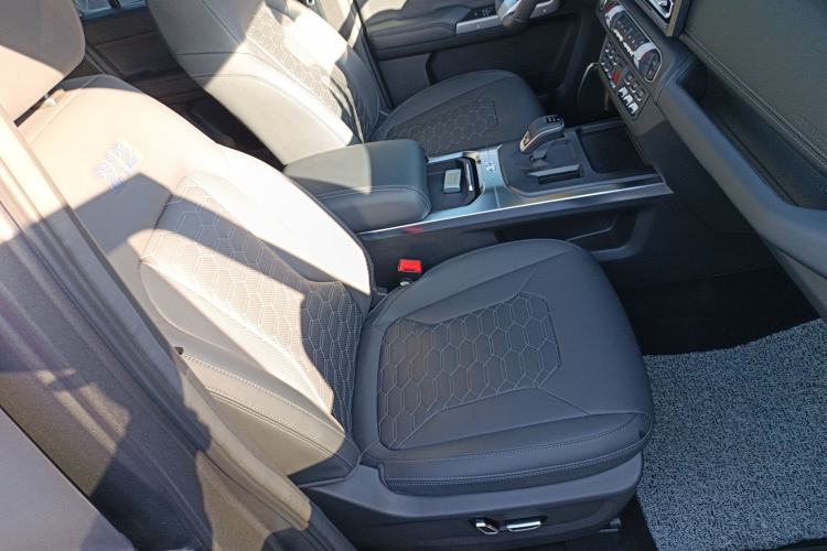 Used 212 T01 2024 2.0T Explorer