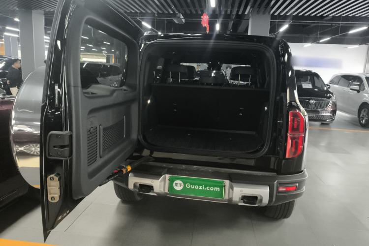 Used Formula Leopard 5 2023 Navigator Edition
