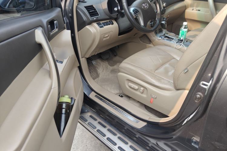 Used Toyota Highlander 2012 2.7L Two-Wheel Drive 7-Seater Luxury Edition
