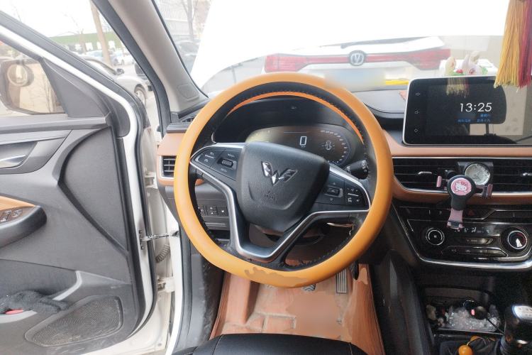 Used Wuling Hongguang S3 2018 1.5T Manual Luxury Model China V Standard
