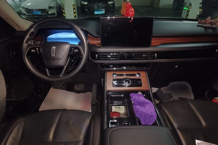 Used Lincoln Aviator 2020 3.0T V6 Four-Wheel Drive Premium Edition Center Console