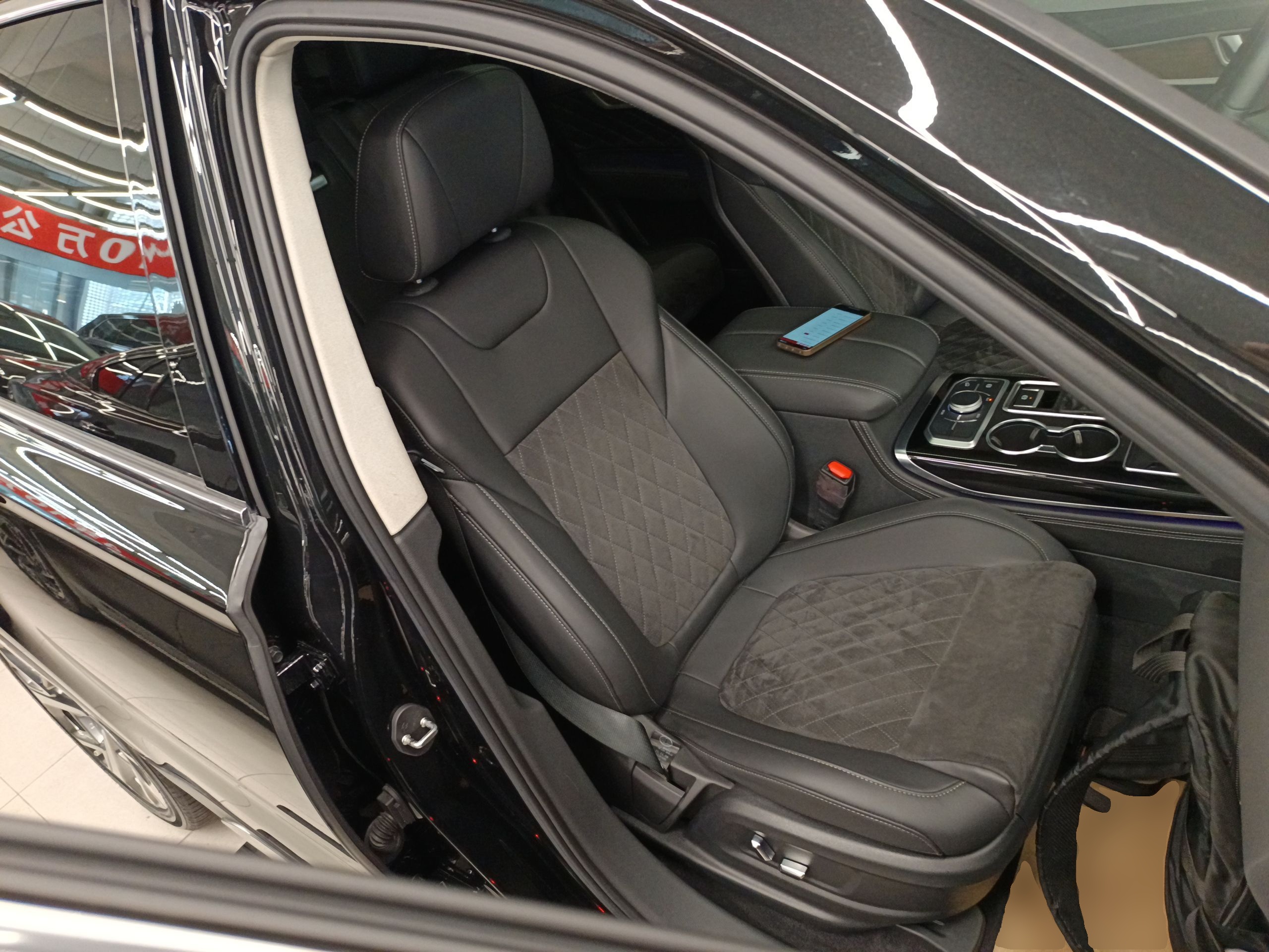 Hongqi HS7 2022 2.0T DCT Two-Wheel Drive Smart Connect Flagship Edition 7 Seats — снимка 19