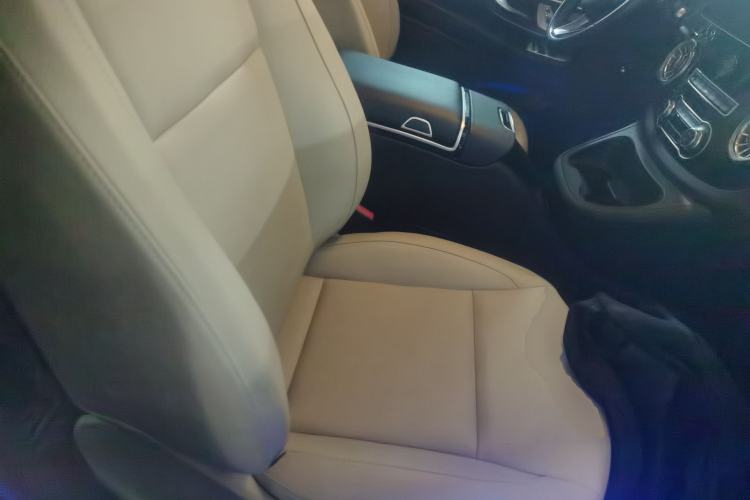 Used Mercedes-Benz Vito 2023 2.0T Business Version 7 Seats Right Front Seat