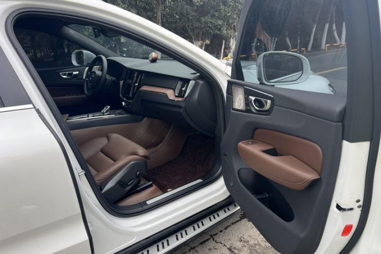 Used Volvo XC60 2024 B5 4x4 Smart Luxury Edition
