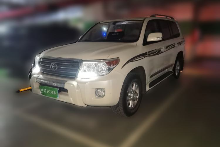Used Toyota Land Cruiser Toyota Land Cruiser, registered in 2014, 7-seater, automatic transmission, 4.0L (parallel import).