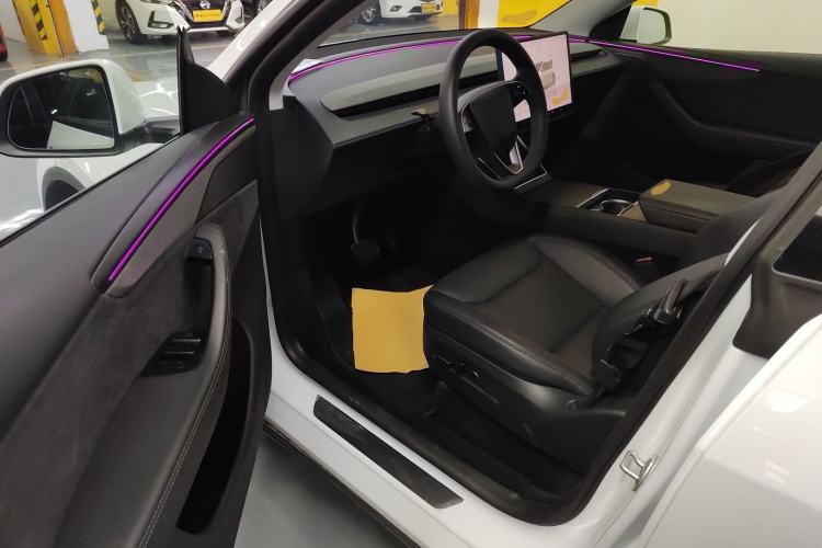 Used Tesla Model Y 2025 Long-Range All-Wheel-Drive Version