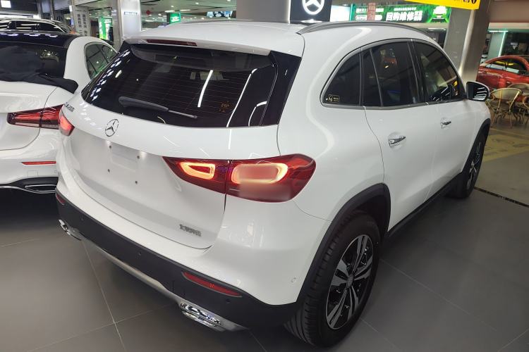 Used Mercedes-Benz GLA 2022 Facelifted GLA 200 Rear Right 45 Deg