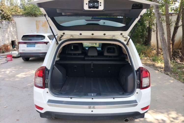 Used Jeep Compass 2015 2.0L Two-Wheel Drive Luxury Edition