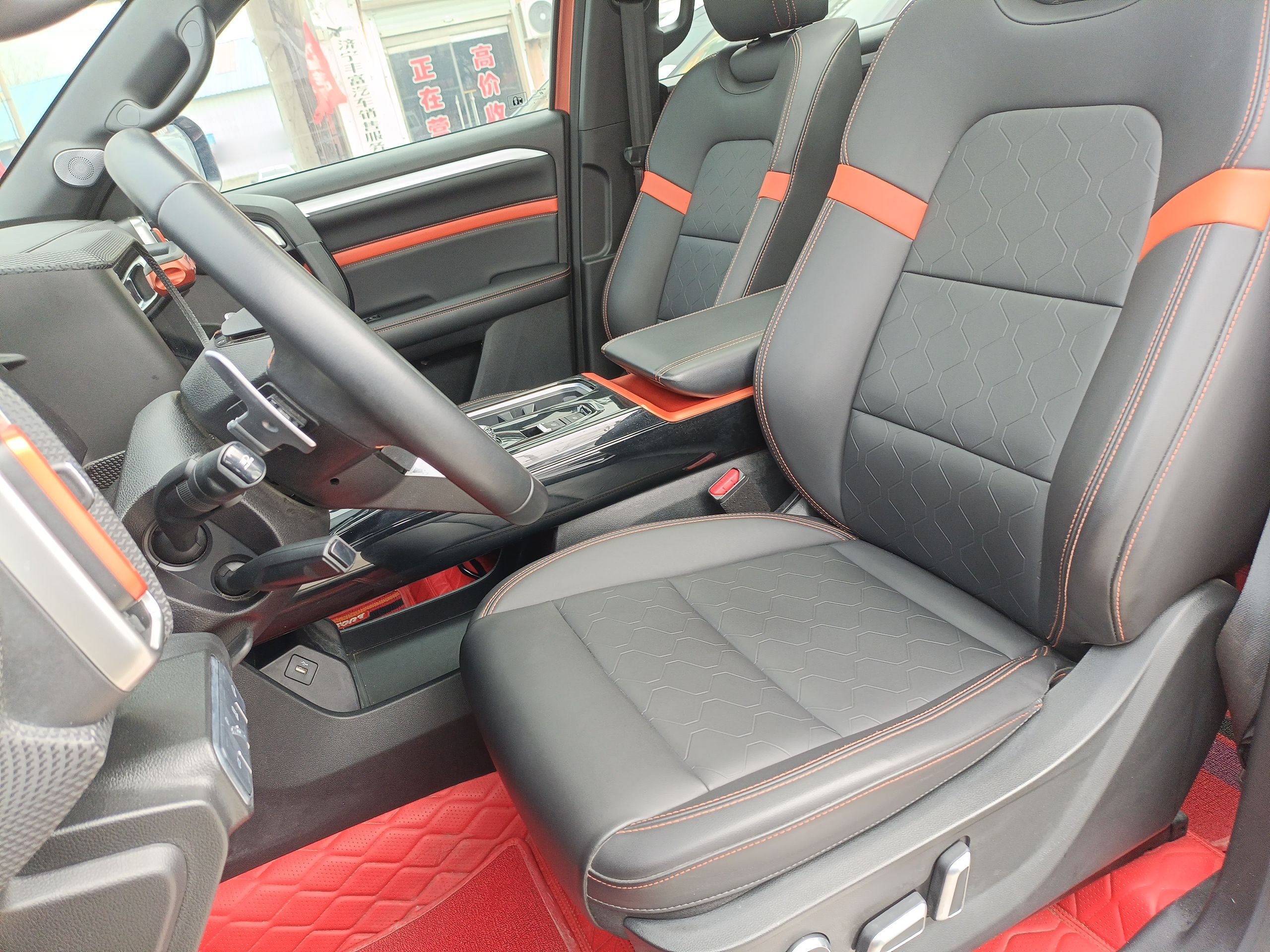 المقاعد الأمامية داخل السيارة