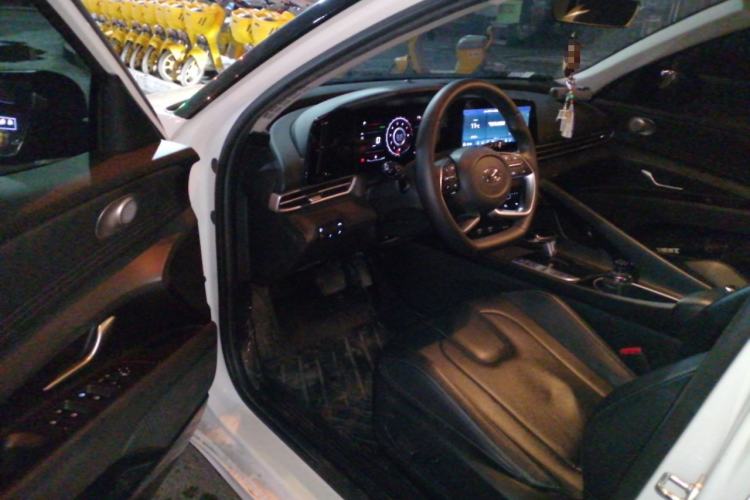 Used Hyundai Elantra 2021 1.5L CVT LUX Prestige Edition
